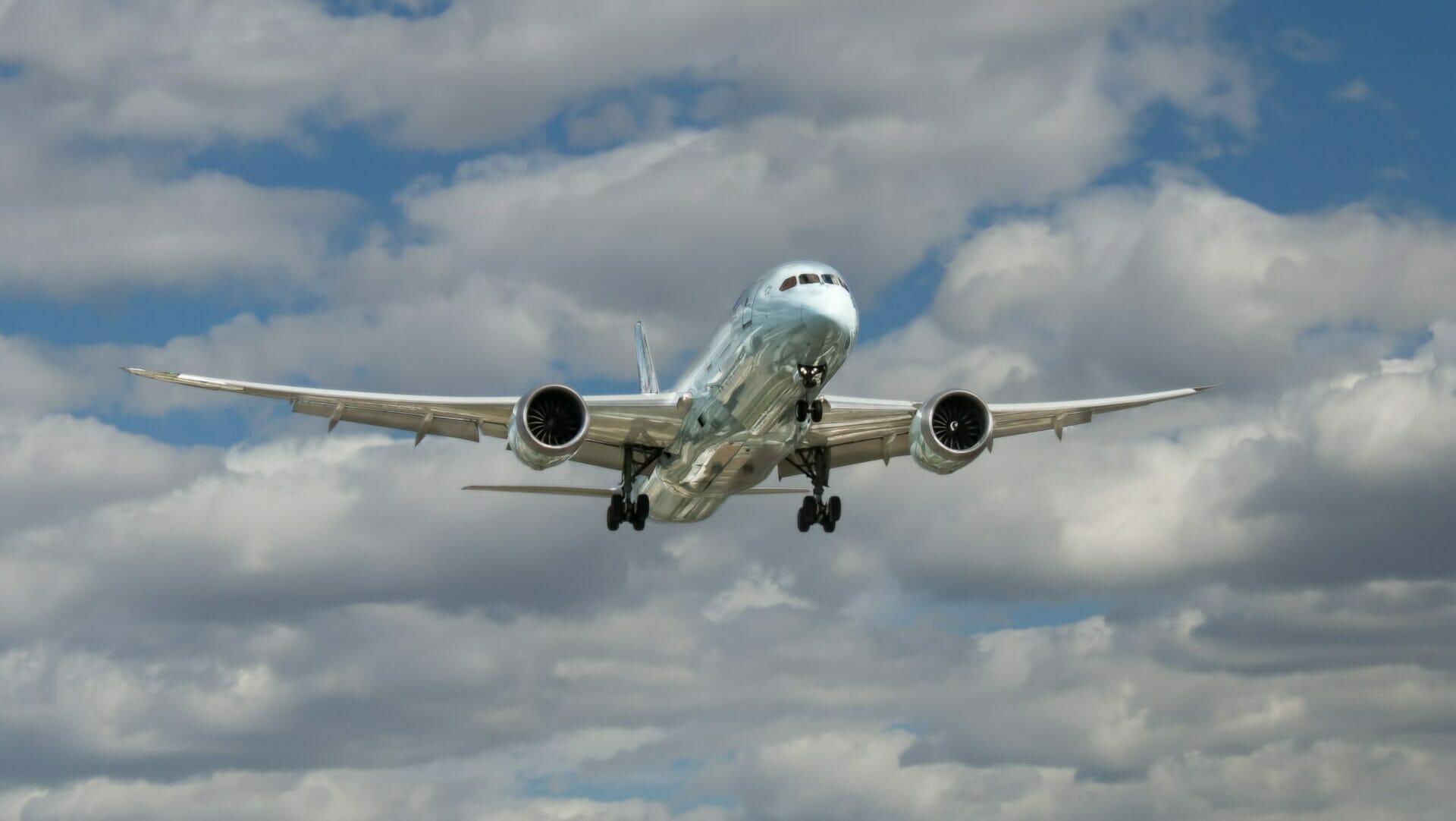 Boeing 787 on final approach