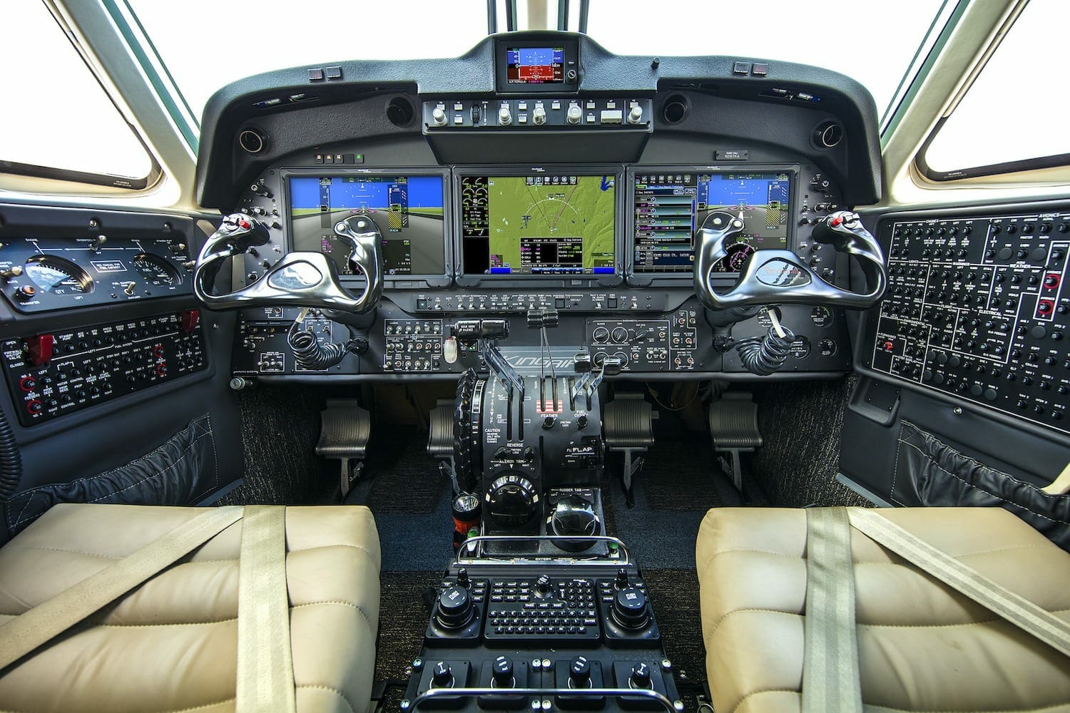 Beechcraft King air 260 cockpit