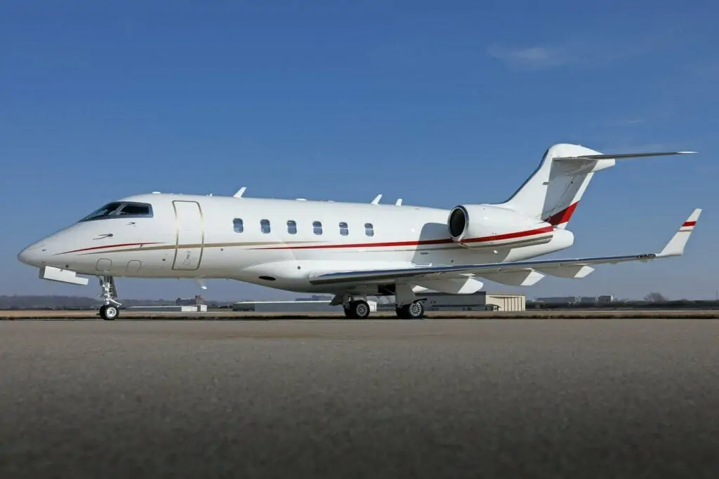 Bombardier Challenger 300 fora