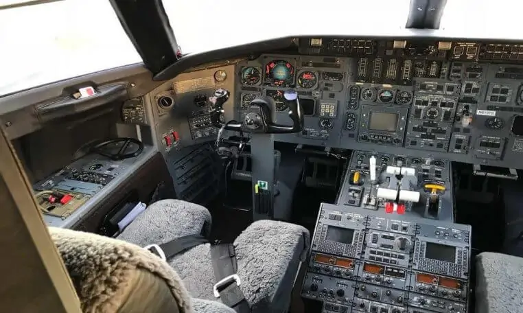 Bombardier Challenger 600 Cockpit