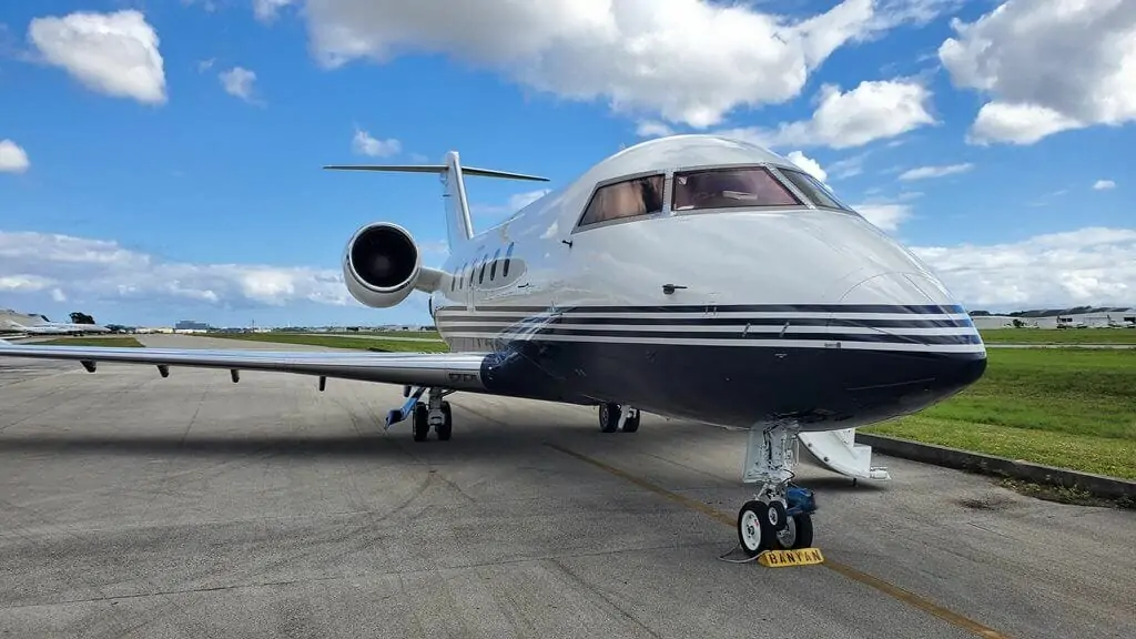 Bombardier Challenger 601-3AER Exterior