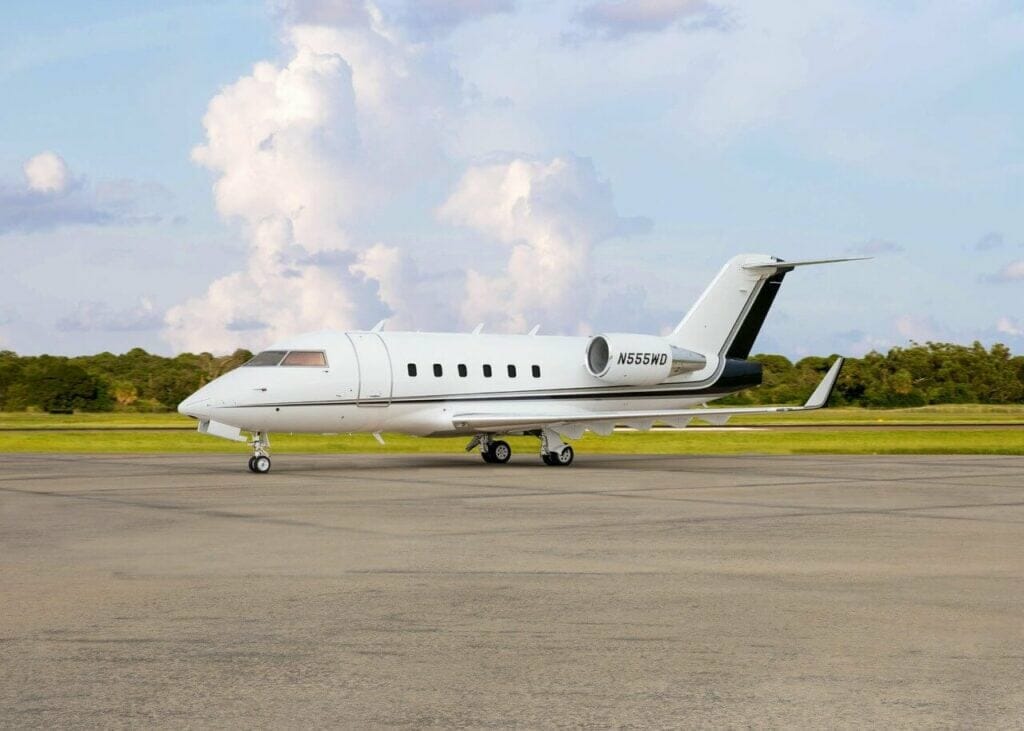 Bombardier Challenger 604 fora