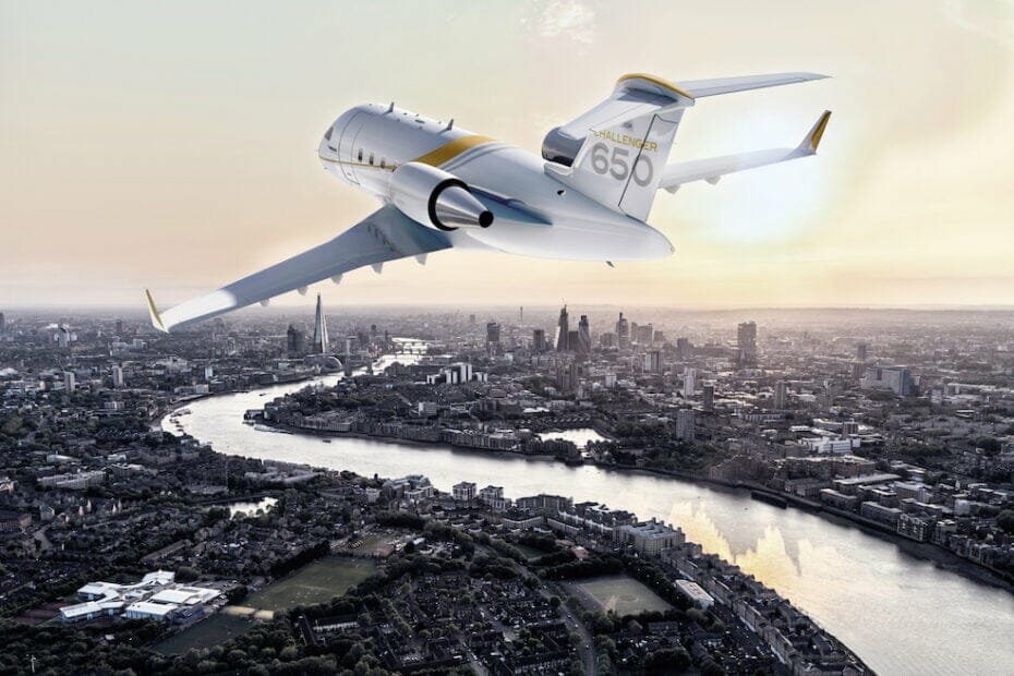 Bombardier Challenger 650空中射击在伦敦上空飞行，准备降落在伦敦城市机场