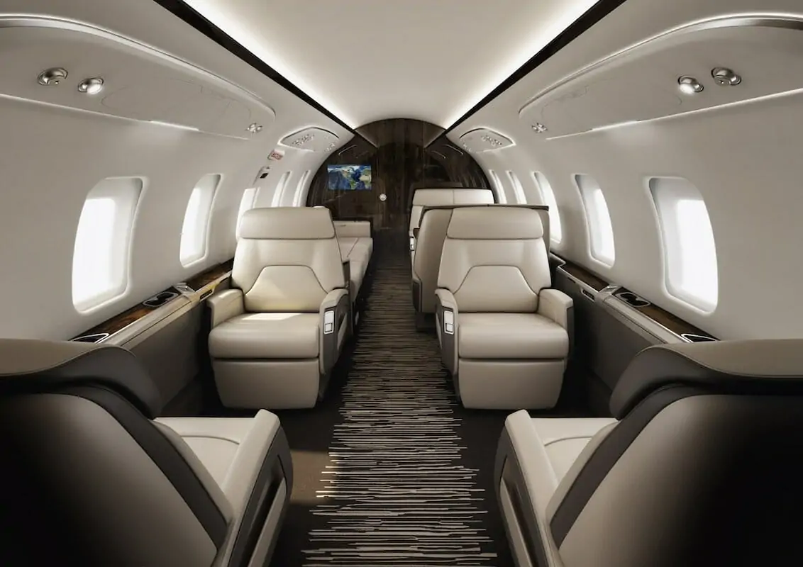 Bombardier Challenger 650 Interior forward cabin, four club seats