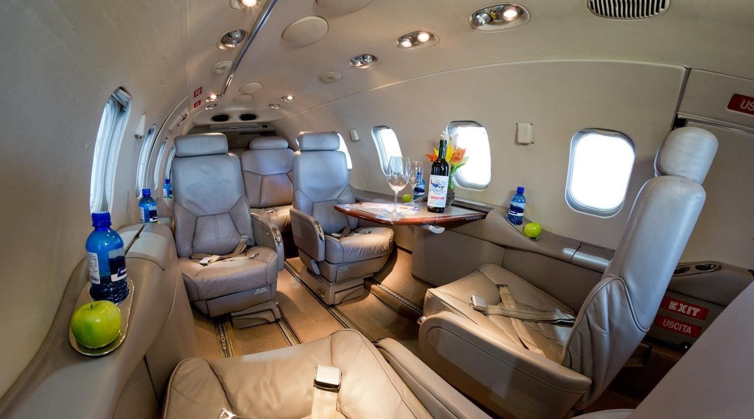 Bombardier Learjet 31AER Interior