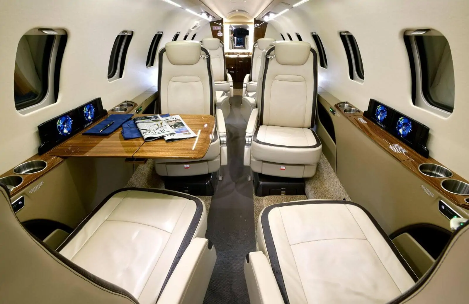 Bombardier Learjet 75 interior