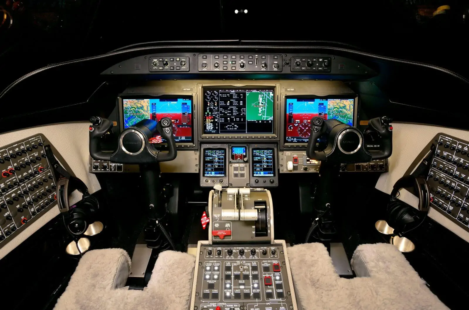 Bombardier Learjet 75 Cockpit