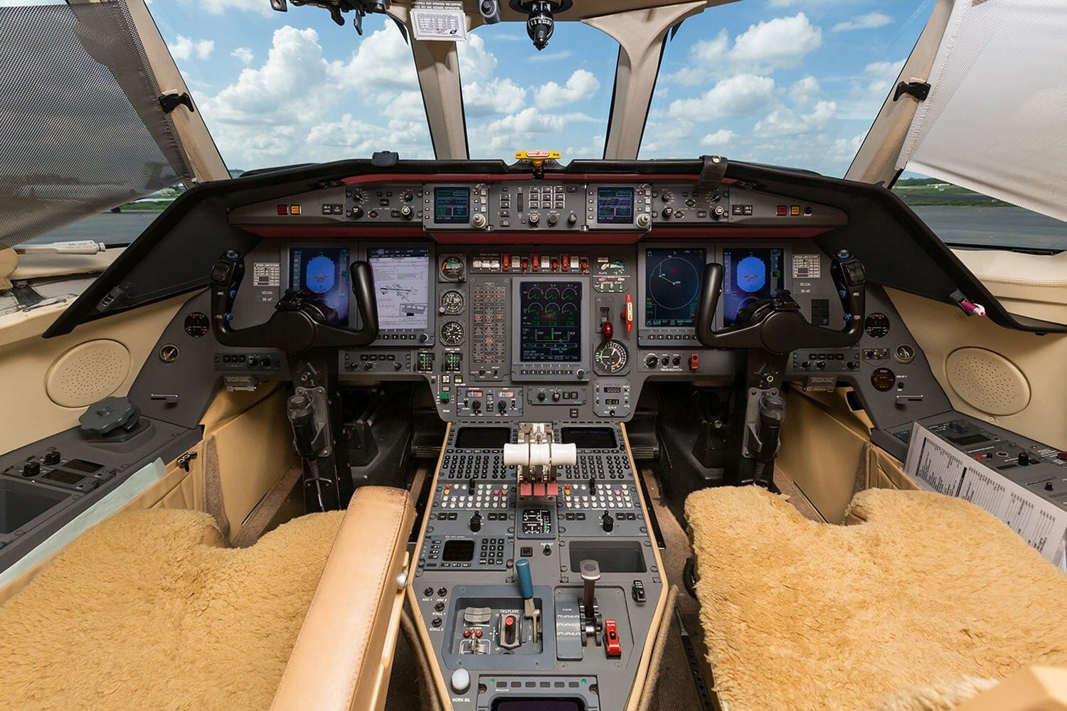 Dassault Falcon 900EX Cockpit