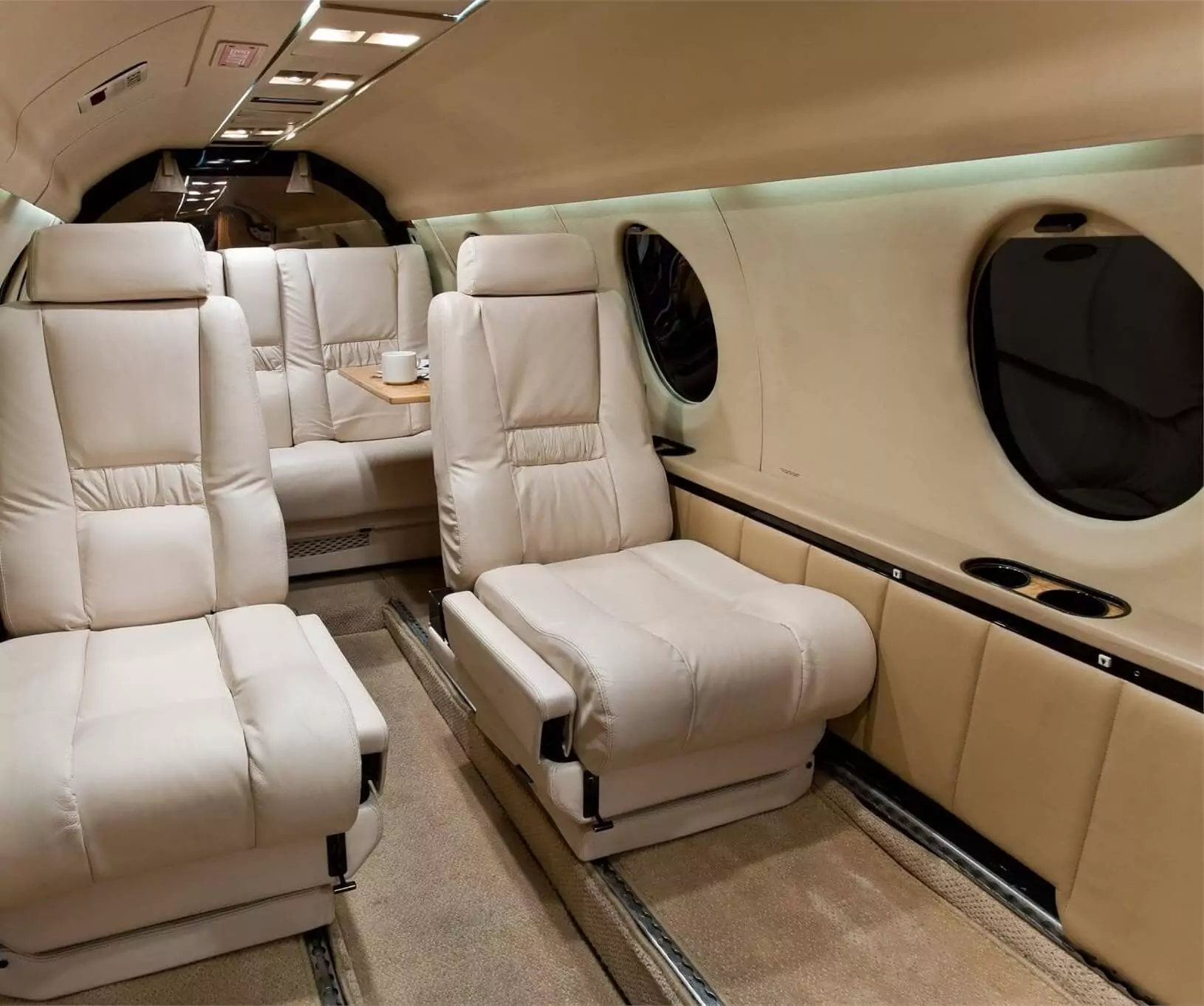 Dassault Falcon 100 interior