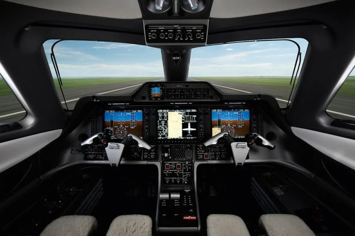 Embraer Phenom 100EV Cockpit