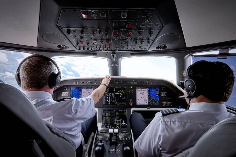 Embraer Legacy 450 пилотска кабина
