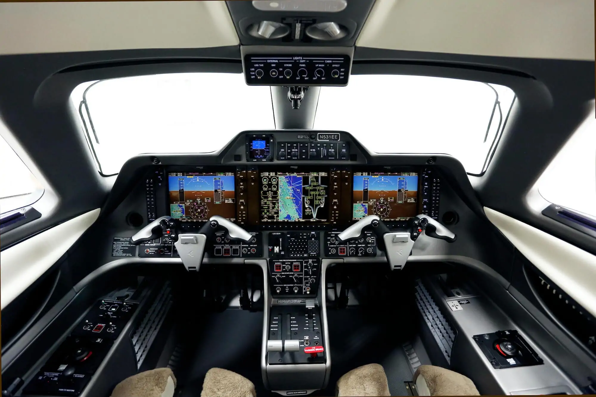 Embraer Phenom 100E Cockpit