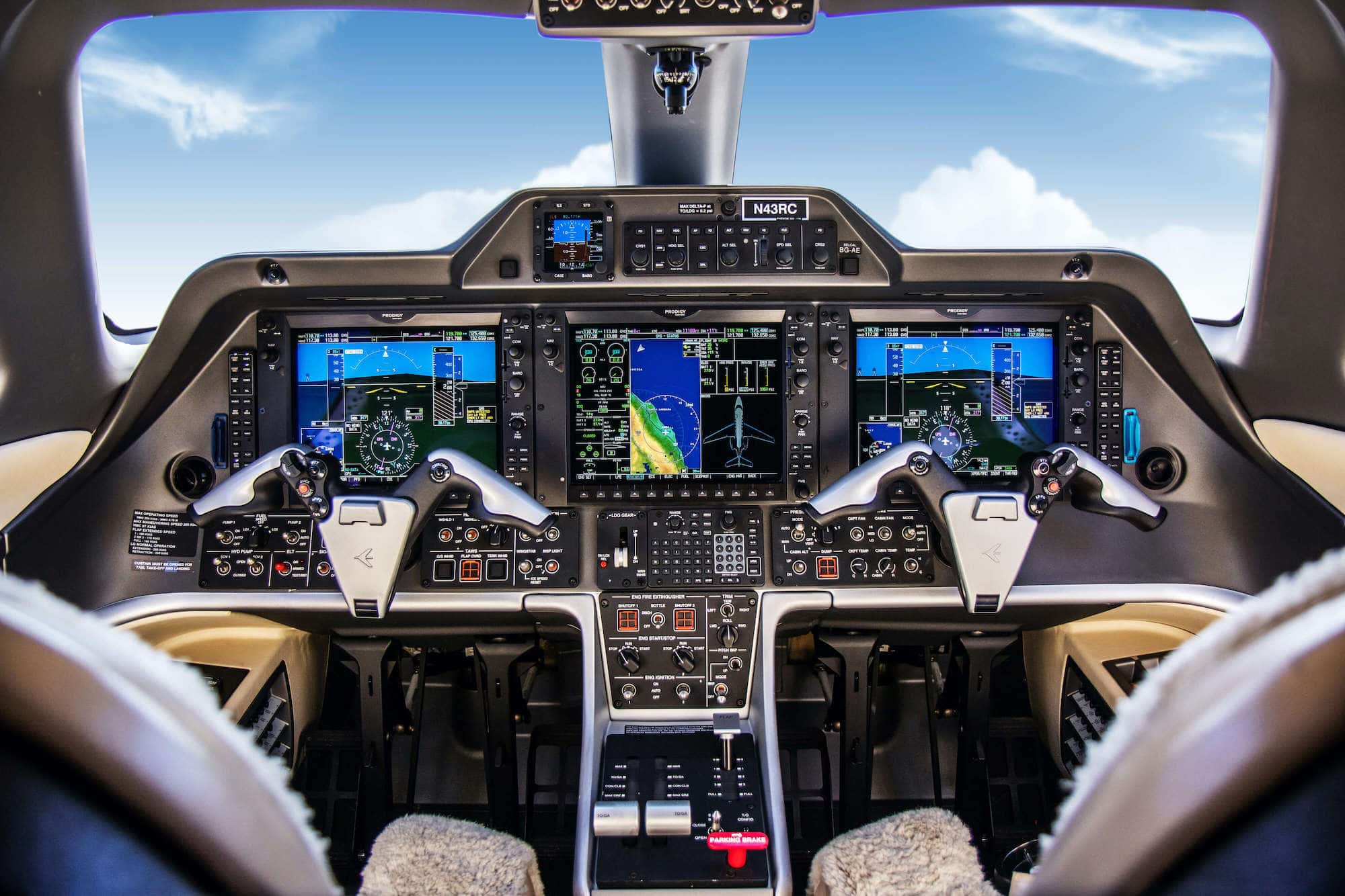 Embraer Phenom 300 Cockpit
