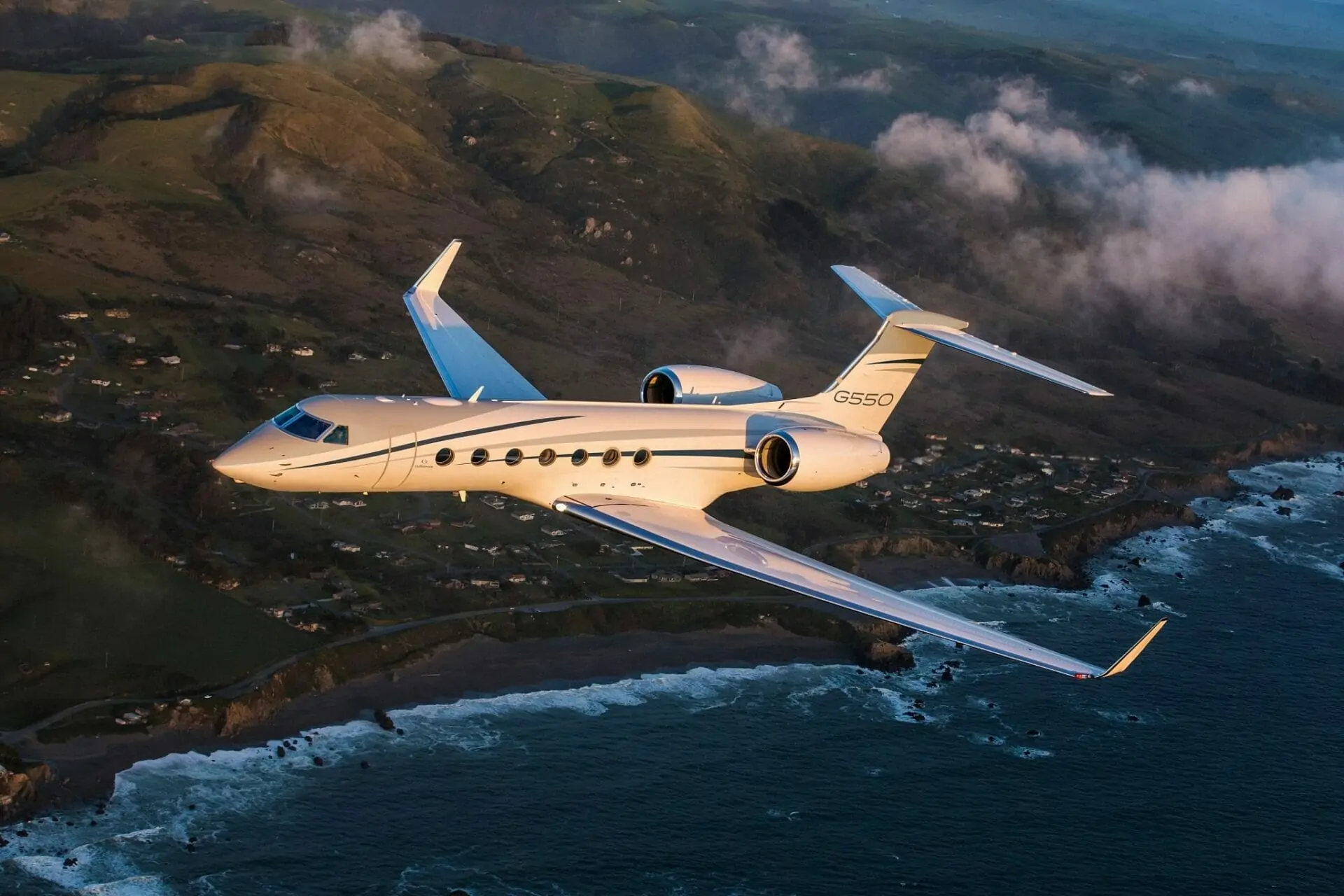 Gulfstream G550 Exterior - most popular private jet (large)